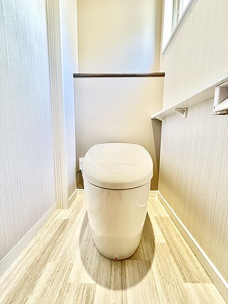 ◆12号棟◆～Toilet～　清潔感のある水回り♪トイレはウォシュレット付きです◎トイレは毎日使わざるを得ないもの。いつも清潔を保ちたいですね。トイレが2ヶ所あるので朝の混雑時に便利です！