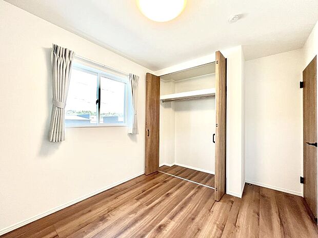 〜Bed Room〜　部屋数が多いのが戸建てのメリットです。ご家族が増えたことで手狭に感じていた住まいも戸建てでは各居室プライバシーを保つことができます。住まいにゆとりが生まれ心もリラックスできます♪