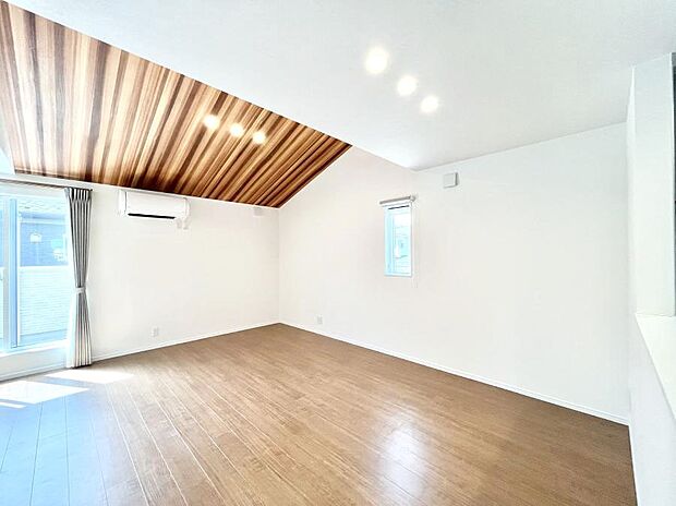 〜Living〜　ここにはみんなが集い、食事と楽しい会話が始まる。話に夢中になりすぎて、ついつい時を忘れ夜半過ぎになってしまう。そんな束の間の幸せを感じさせてくれる場所でありたい。