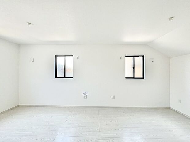 〜Bed Room〜 お子様の成長に合わせて住まいのレイアウトも変わります。思春期のプライバシーを重視したり、成長に合わせて机やベットを配置したり。将来を見越しての住まい選びも大切です。