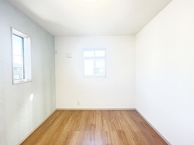 〜Bed Room〜　子供部屋はお子様にとって大変重な役割があります。子供一人で過ごす空間を与えることで、宿題や勉強時間も自然と増えまた自ら部屋の片付けや掃除なども促すことに繋がります。