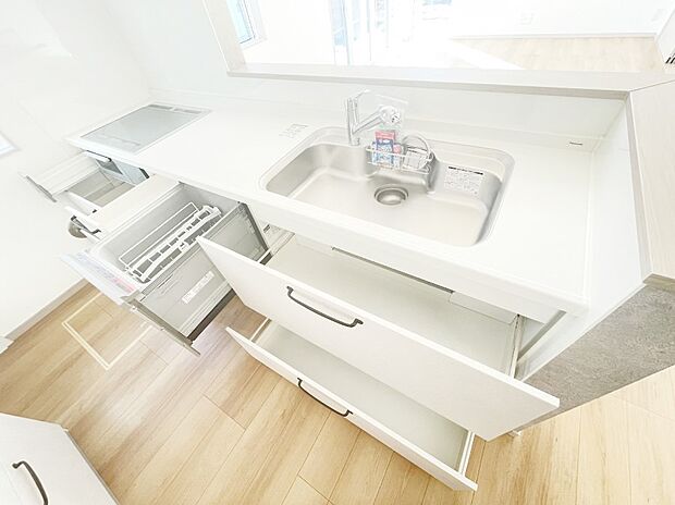 使いやすさを優先したスライド式収納タイプ！