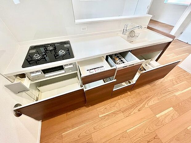 スライド式収納なので上からの出し入れが可能!腰をかがめずに楽々!