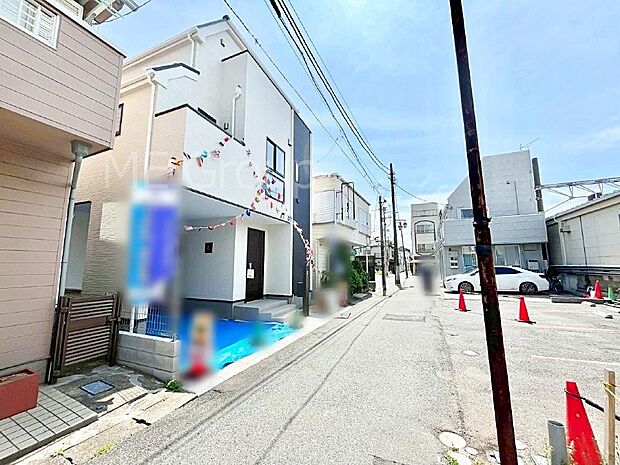 〜Exterior〜　前面道路：南西 3.6m 私道　前面道路は閑静な住宅地をはしる車通りの少ない道路。駐車の出し入れもらくらくです！ご不明点・現地見学のご希望は、お気軽にお問い合わせください！
