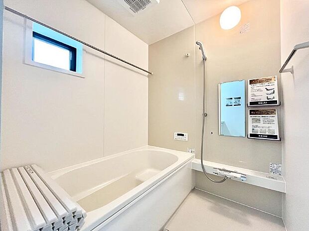 ◆1号棟◆〜Bath Room〜　足を伸ばして入浴することが可能！一日の疲れを癒す貴重なバスタイムです。お子様とご一緒でも十分な広さなので、リビングとは違った家族団欒のひと時をお楽しみいただけます。