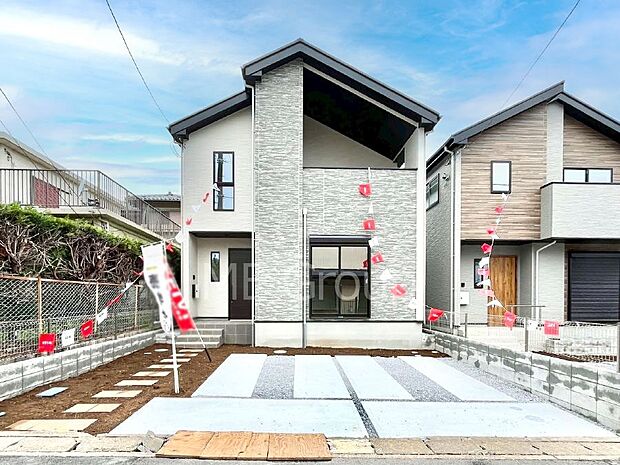 ◆1号棟◆〜Exterior〜　閑静な住宅地で子育て家族にピッタリ。毎日のお散歩も快適な緑に恵まれたエリアで、自然に包まれた穏やかな暮らしを実現するための、ゆとりある住環境が整っています。