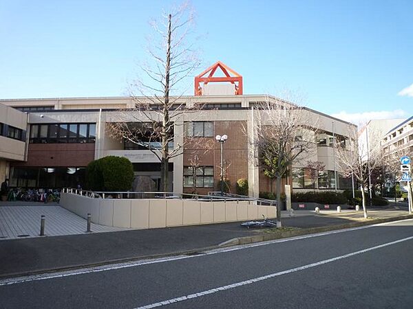 横浜市中図書館