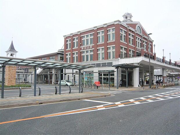 【周辺環境】東武東上線東松山駅まで約750ｍ（徒歩10分）です。徒歩圏内に駅があると通勤や通学、お出かけに便利ですね。