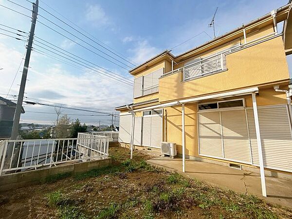 【リフォーム中4/12】外壁と屋根は塗装予定です。南向きで日当たり良好なので、土を入れ替えて家庭菜園等も可能です。