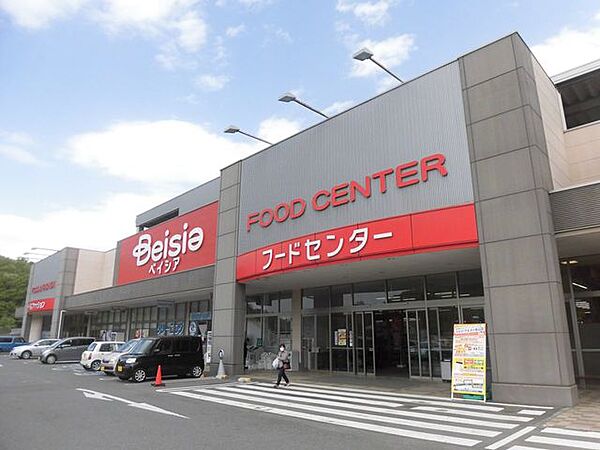 東 【スーパー】ベイシアフードセンター嵐山店様まで2200ｍ（車約4分）。日々のお買い物に欠かせないスーパーが近くにあると、買い忘れがあってもすぐにお買い物できるので便利ですね。 1000m