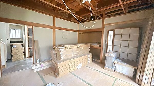【リフォーム中9/13撮影】1階和室は表替えいたします。襖・障子張替予定です。