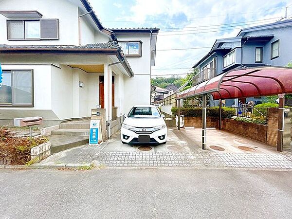 【リフォーム中9/13】駐車場の写真です。カーポートは撤去致しました。その他お庭側に縦列2台駐車可能なスペースがございます。