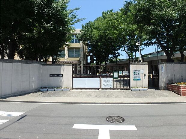 尼崎市立武庫東中学校（1608m）