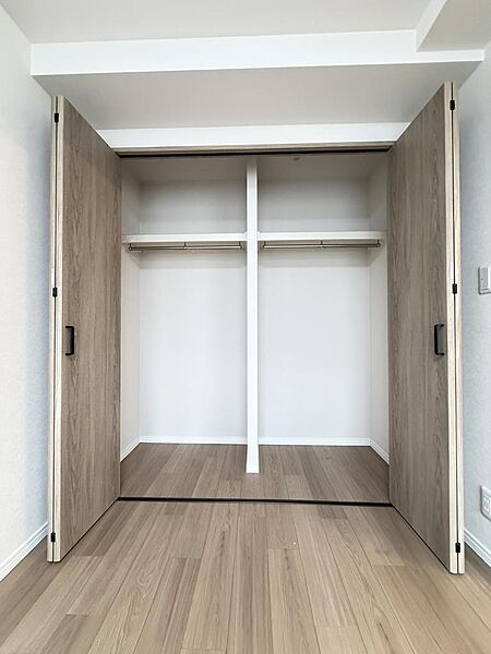 洋室５．７帖のクローゼットになります！