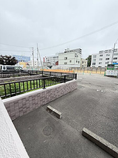 専用庭横の駐車区画になります。