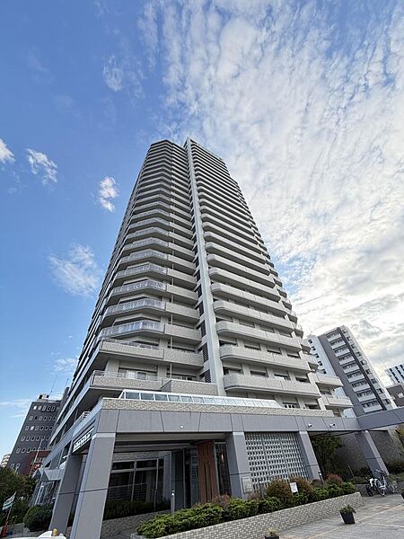 地上２８階、総戸数２４５世帯のタワーマンションになります！