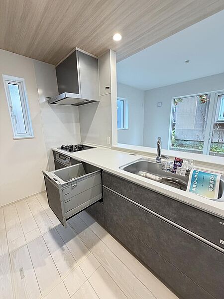 取替え用浄水カートリッジ、他、食器洗い洗浄機が標準となります。