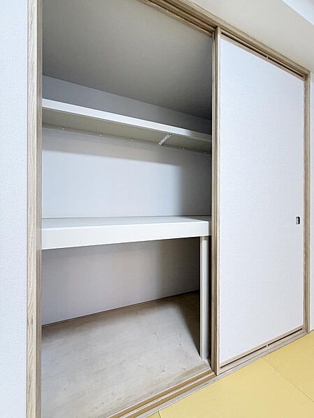 和室５．０帖の押し入れになります。