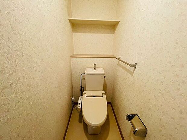 棚付きのトイレです。