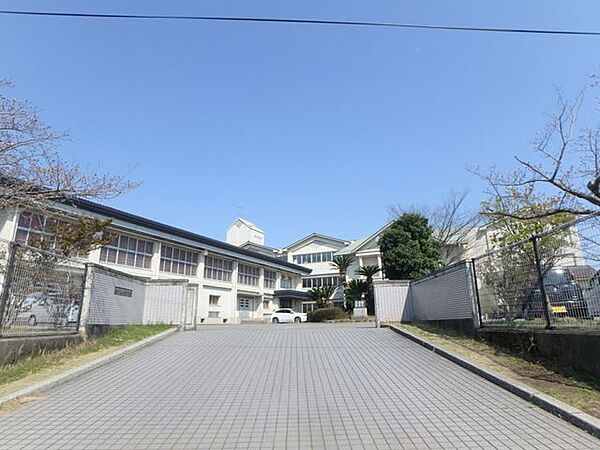 大分市立東陽中学校大分市立東陽中学校校訓　創造・自立・友愛児童数　385人(2022年度)教職員数　28名(2022年度) 670m