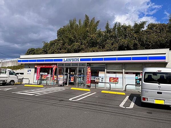 ローソン大分スポーツ公園東店営業時間：24時間住所：大分市横尾字小原1988-1電話：097-520-5502 530m