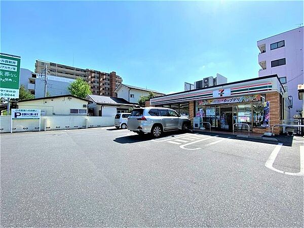 セブンイレブン足立栗原4丁目店 徒歩4分。 320m