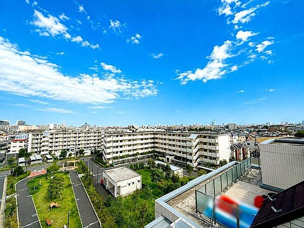 【眺望】ルーフバルコニー(使用料：無料）からは、スカイツリーが望めます。※気象条件によります。永続的に保証されるものではありません。