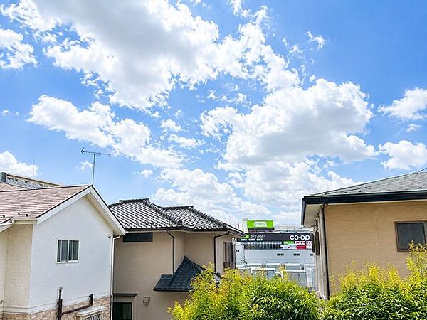 【眺望】陽当たりの良い南向きバルコニーからの眺望です。