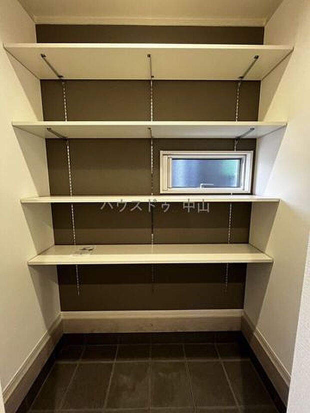 収納たっぷりシューズクローク♪