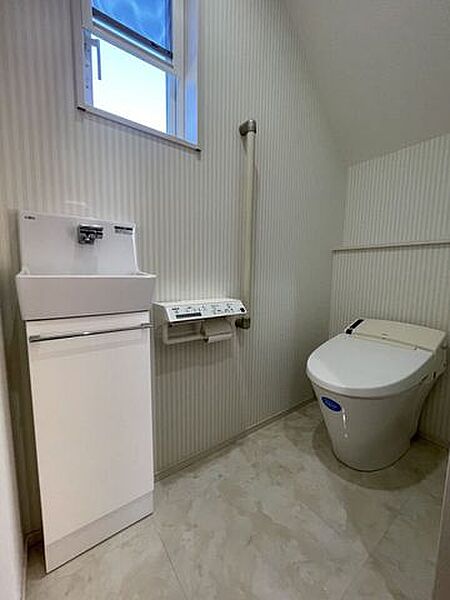 1階トイレタンクレス