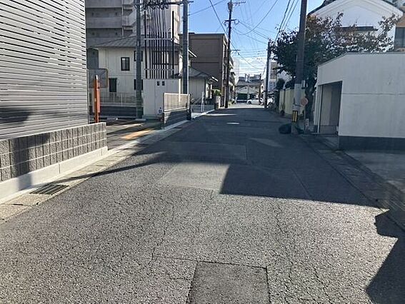 駐車場へ出入り...