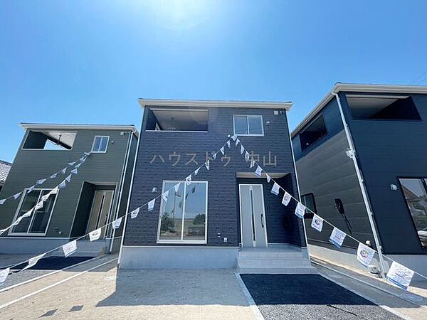 ＼堂々とした佇まいの新築戸建／洗練された外観デザインが街並みに映える一邸。住まうご家族の誇りとなる、美しさと安心感を兼ね備えた住まいです。