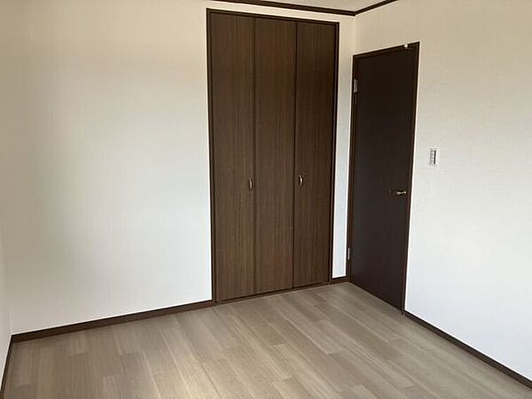 土地53坪、建物32坪！内外装フルリフォーム物件！駐車3台！新耐震！