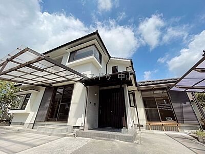 外観:\堂々とした佇まいの戸建住宅/洗練された外観デザインが街並みに映える一邸。住まうご家族の誇りとなる、美しさと安心感を兼ね備えた住まいです。 外観:\堂々とした佇まいの戸建住宅/洗練された外観デザインが街並みに映える一邸。住まうご家族の誇りとなる、美しさと安心感を兼ね備えた住まいです。