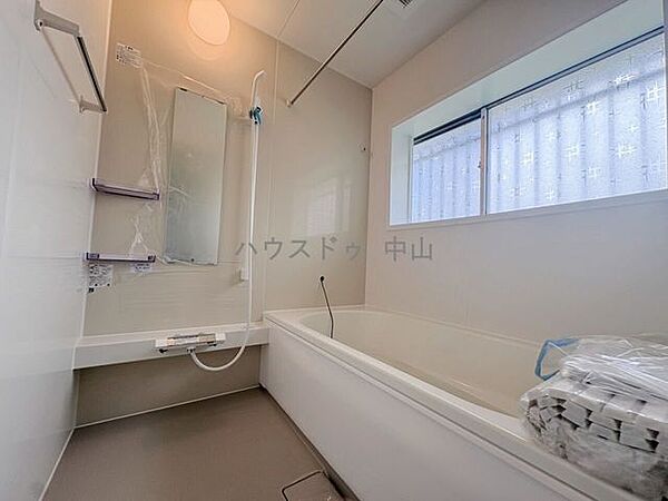 ＼一日の疲れを癒すバスルーム／ゆったりとくつろげる浴室空間。清潔感のあるデザインと快適な設備で、毎日のバスタイムを心地よいひとときに。