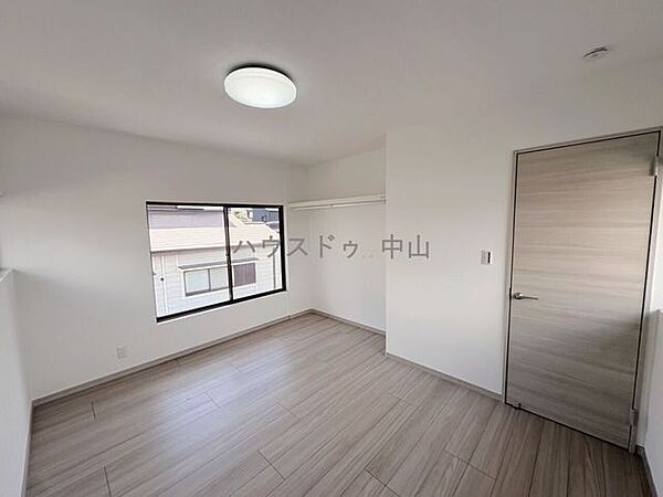 ＼暮らしにフィットする洋室／プライベート空間としてゆったり使える一室。ベッドやデスクも置きやすい間取りで、将来の使い方にも柔軟に対応できます。
