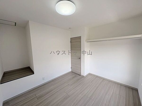 ＼多用途に使える洋室／子ども部屋や書斎、趣味の空間としても活躍。採光にも配慮された明るい室内で、ライフスタイルに合わせて柔軟に使えます。