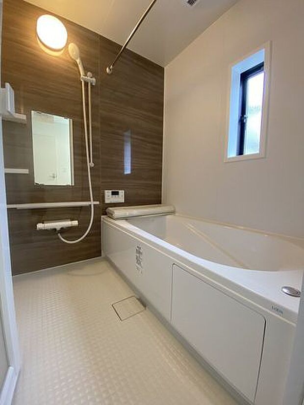 浴室乾燥と浴室暖房機能完備