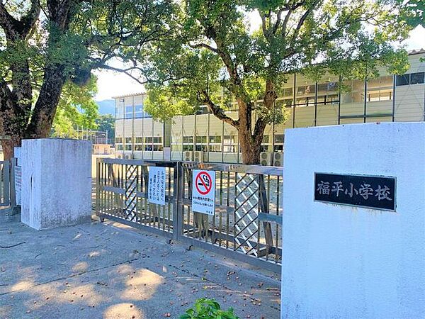福平小学校 福平小全校児童1048名の32クラス1・2年生は各7クラス3・4年生は各5クラス5・6年生は各4クラス 890m