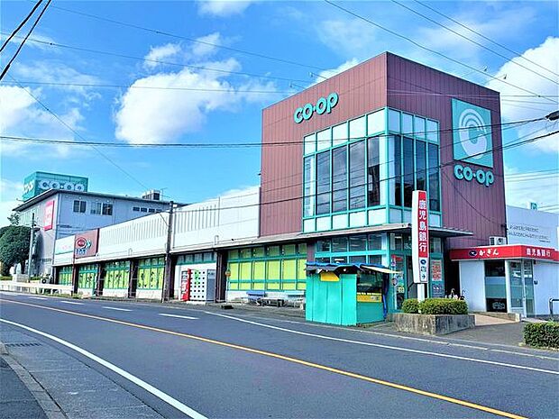 コープ田上店コープ田上店駐車場88台サービス)100円ショップ・お酒・フラワーショップ・お惣菜・クリーニングショップ・直営ベーカリーショップ・ATM・共同キャッシュコーナー 1390m
