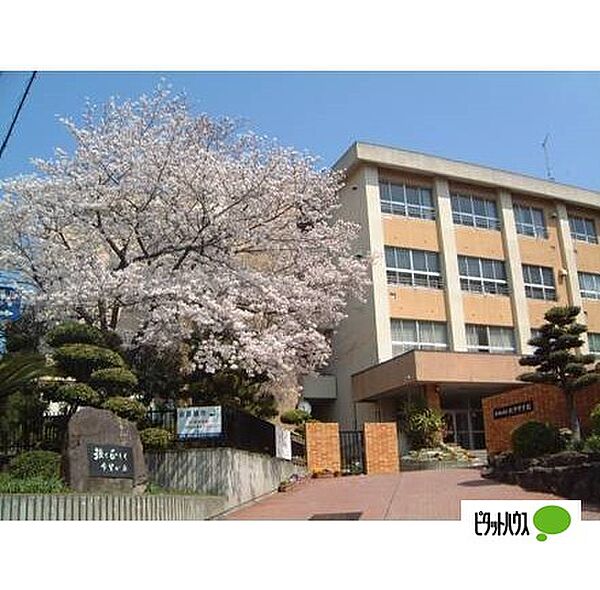 画像26:中学校「和歌山市立紀伊中学校まで2332m」
