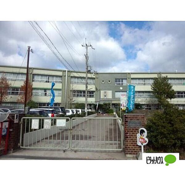 画像26:小学校「和歌山市立野崎西小学校まで733m」