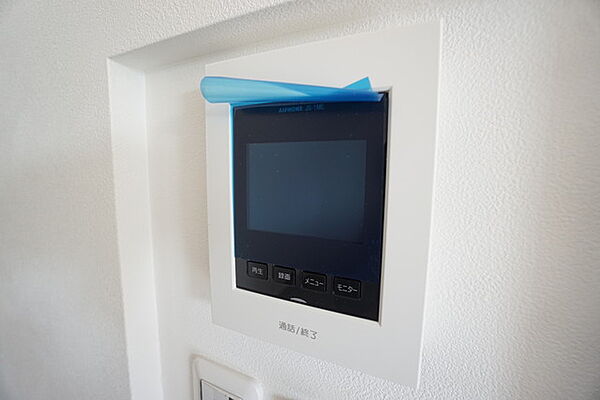 防犯性、セキュリティ対策に安心できるテレビモニター付きインターフォンです。セールスマン対策にもなり安心できます。