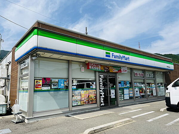 ファミリーマート　福岡早良脇山