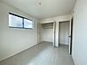 寝室：住む人のこだわりを活かす洋室＾＾日当たりがよく、寝室としての利用もおすすめ。広めのクローゼットもあり荷物もすっきり片付けれ、ゆとりのある暮らしが出来ます＾＾