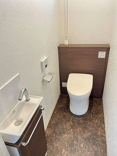 1階、2階にも洗面・トイレがあり、朝の忙しい時間もラクラクです♪