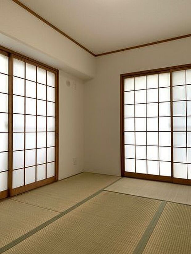 窓が2つあるため開放感のある和室になっています。