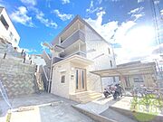 朝霧駅より徒歩7分 築11年2ヶ月 3階建の賃貸物件