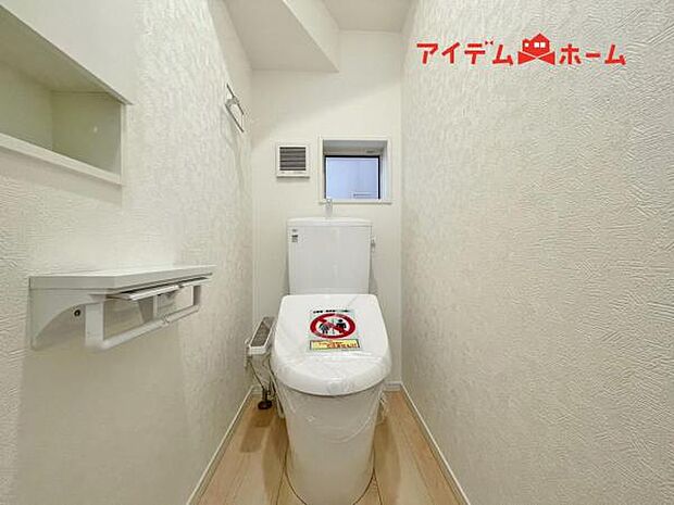 衛生的な温水洗浄機能付きトイレが 1階と2階にありスムーズで快適な日々を送れます。 