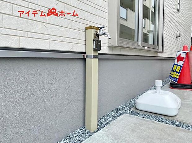 ガーデニングや洗車に便利な立水栓付き。 